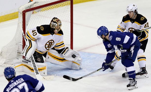Boston Bruinsin Tuukka Rask torjui 34 kertaa, kun Bruins kukisti Tampa Bay Lightningin 6-2 ottelusarjan avausottelussa NHL:n pudotuspelien toisella kierroksella.