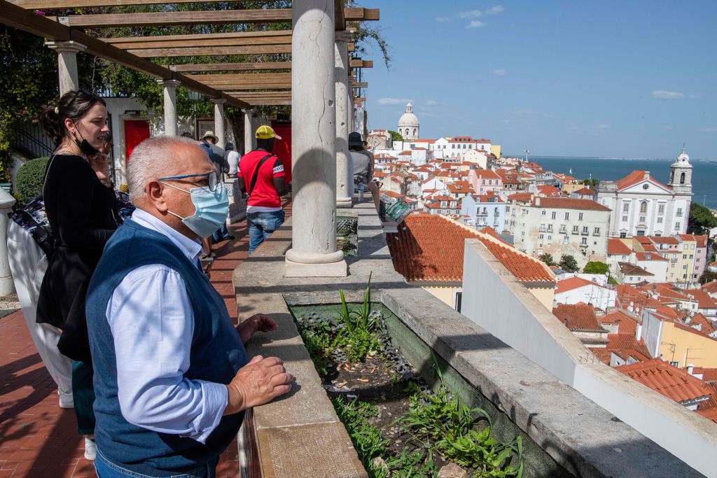 Omikronin alamuunnos riehuu Portugalissa – eniten koronakuolemia 3 kuukauteen