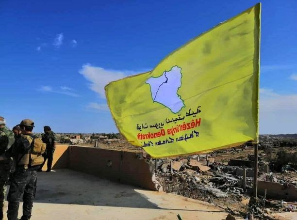 Yhdysvaltojen tukemat kurdijoukot nostivat keltaisen lipun pystyyn kukistettuaan Isisin viimeisen linnakkeen.