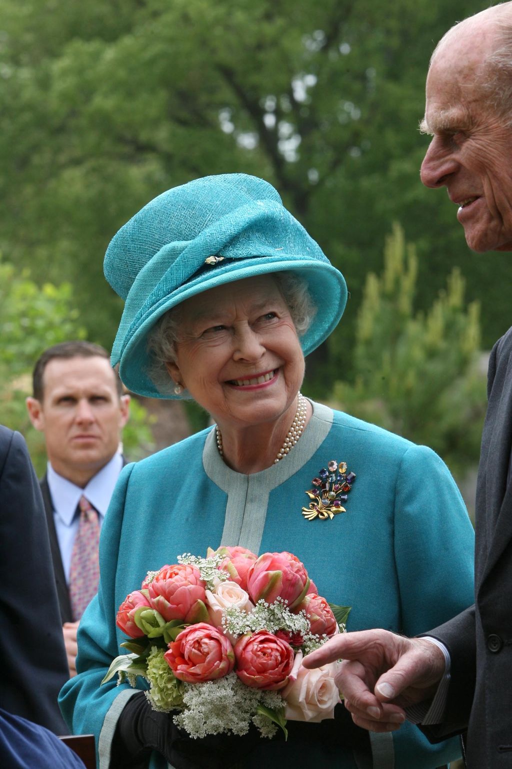 Kuningatar Elisabetin korut puhdistetaan erikoisella tavalla - puuhassa kuluu giniä