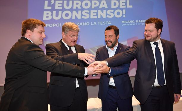 Kokoukseen osallistuivat perussuomalaisten eurovaaliehdokas Olli Kotro (vas.), Saksan AfD:n Jörg Meuthen, Italian sisäministeri Matteo Salvini ja Tanskan kansanpuolueen Anders Primdahl Vistisen.
