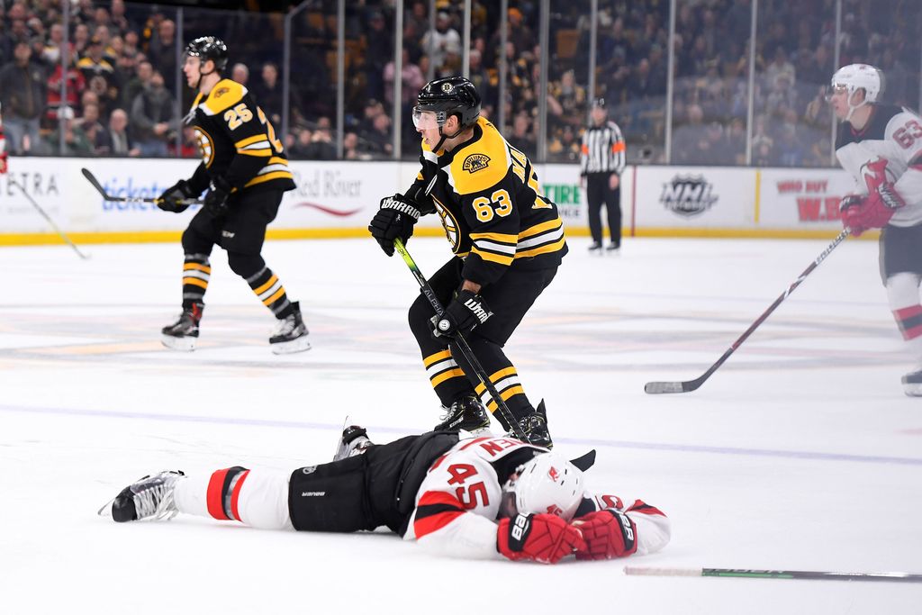 Video: NHL-rotta teloi Sami Vatasen raukkamaisella tavalla - miten tästä tilanteesta voi selvitä ilman jäähyä?