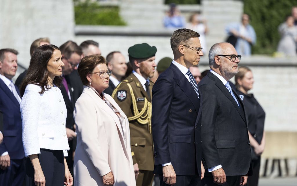 Viron presidentti­pari saapuu Suomeen – Liikenne poikki tunniksi keskellä Helsinkiä