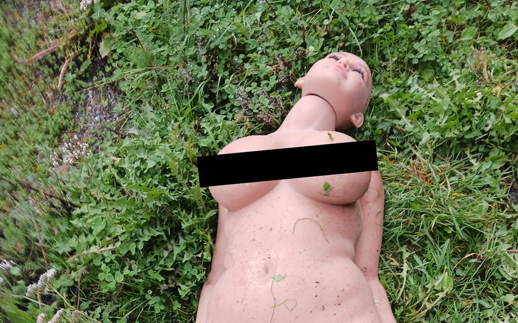 Maastoon hylätty ”ruumis” säikäytti Mikkelissä – Seksinukeksi paljastunut esine sai irvileuat liikkeelle 