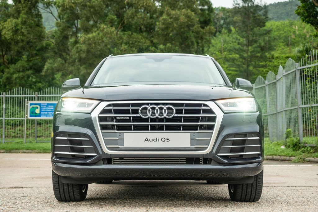 Tulipalovaara! Audi kutsuu takaisin yli puoli miljoonaa hybridiautoa –  ”Suositellaan autojen pysäköimistä ulos kunnes korjaus on suoritettu”