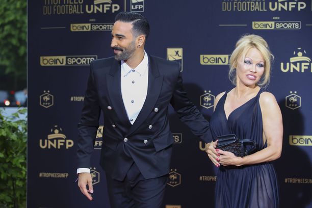 Adil Rami ja ja Pamela Anderson lähtivät eri teille. 