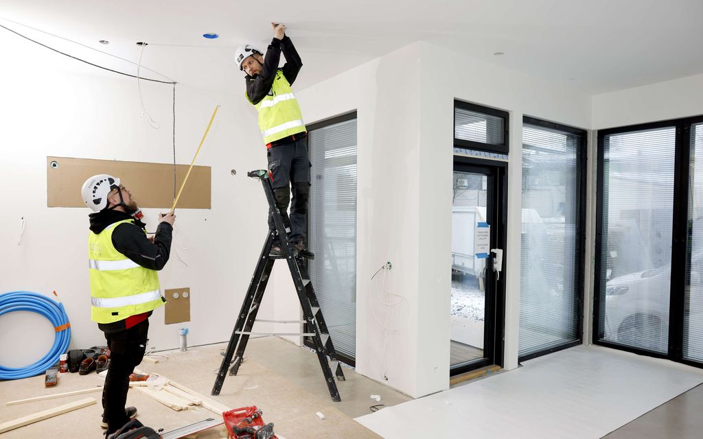 Sisäänkäynti rakennettiin kaksi metriä katutason yläpuolelle – Tällaisia ongelmia nyky­rakentamisessa on