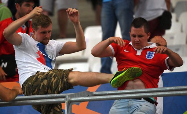 Uefa ei katso hyvällä venäläisten ja englantilaisten rähinöintiä.