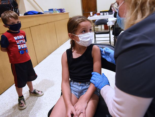 Yhdysvalloissa on alettu rokottaa myös 5-11-vuotiaita. Kuva Floridasta viime viikolta. 