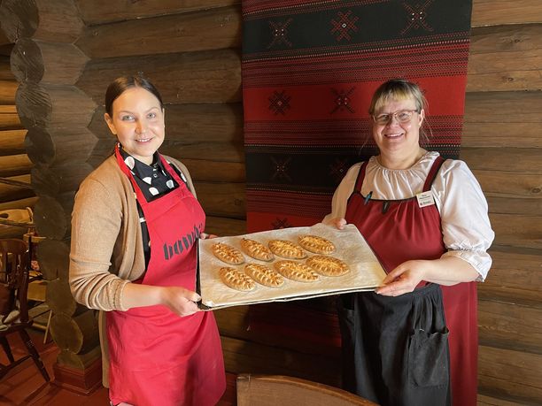 Bomban karjalanpiirakkapajassa leivotaan aitoja piirakoita