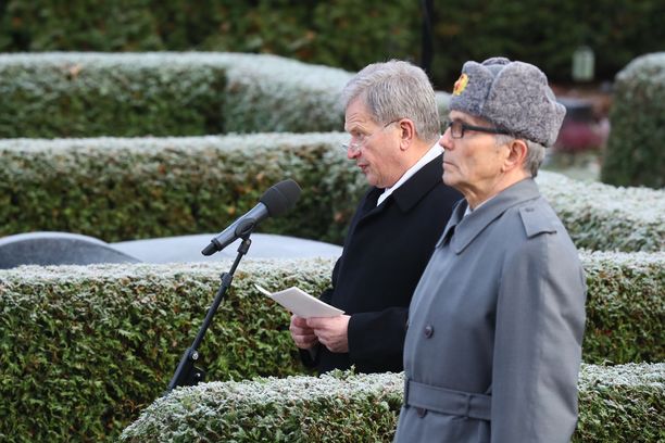 Presidentti Sauli Niinistö piti puheen Mauno Koiviston muistoksi.