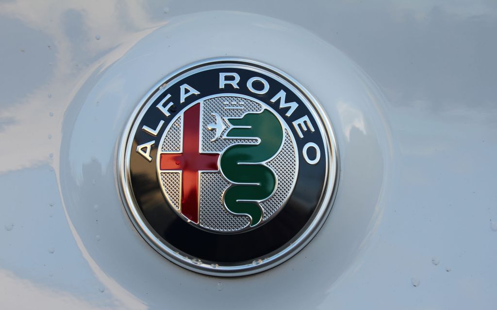 Huhut Alfa Romeon ympärillä kiihtyvät: uusi urheiluauto jo 2023?