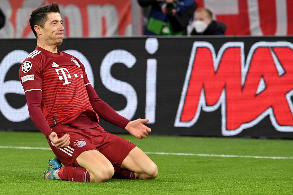 Robert Lewandowski mätti historiallisen hattutempun – Bayern München ja Liverpool jatkavat Mestarien liigassa