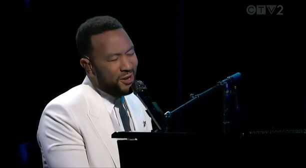 John Legend Koskettava Ele Chrissy Teigenille