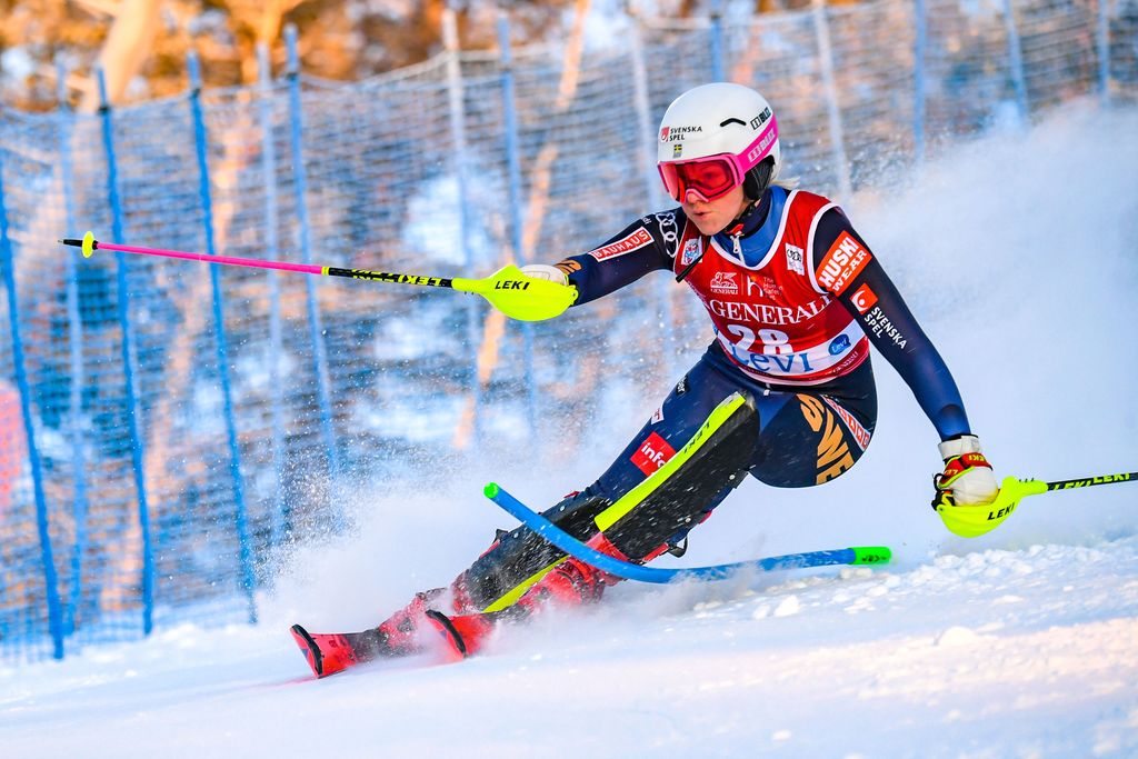 Ruotsalais­laskija lopettaa uransa 27-vuotiaana – lataa kovia syytöksiä hiihtoliitosta: ”Kohtelee urheilijoitaan kuin paskaa”