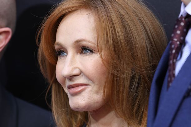 J.K. Rowling vaatii ex-työntekijältään korvauksia.