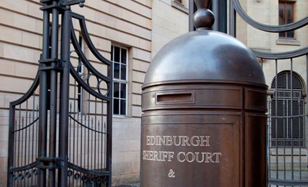 Oikeutta käytiin Edinburghissa. Lopullisen tuomionsa Delacruz saa syyskuussa.