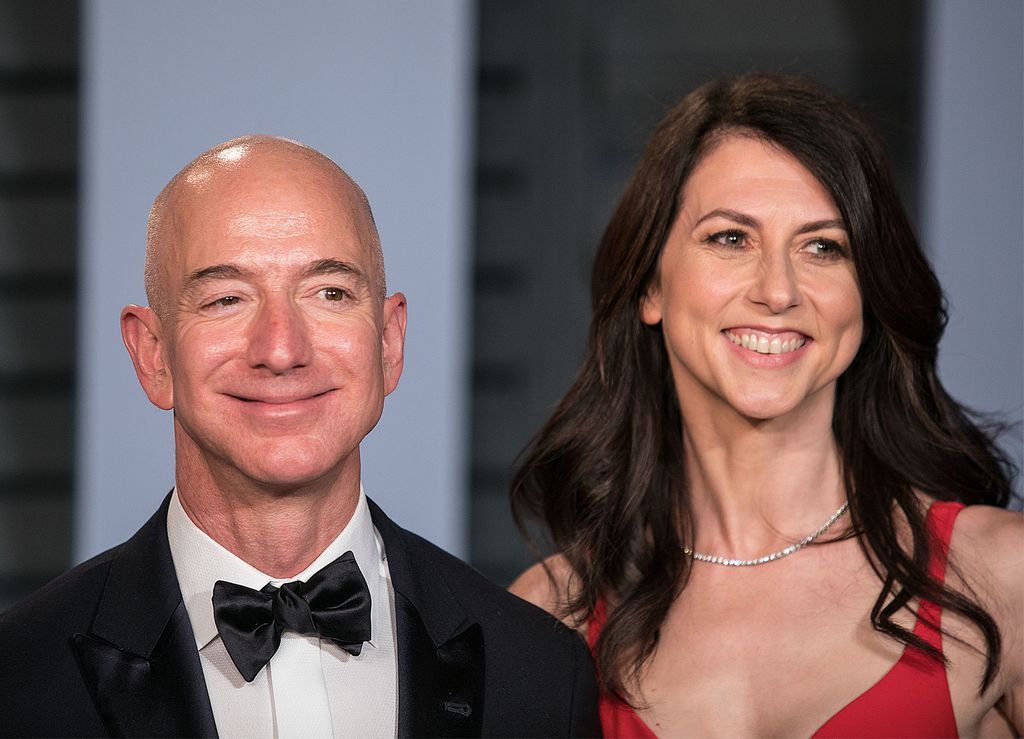 Maailman rikkaimman miehen ex-vaimo MacKenzie Bezos kertoi lahjoittavansa puolet omaisuudestaan hyväntekeväisyyteen