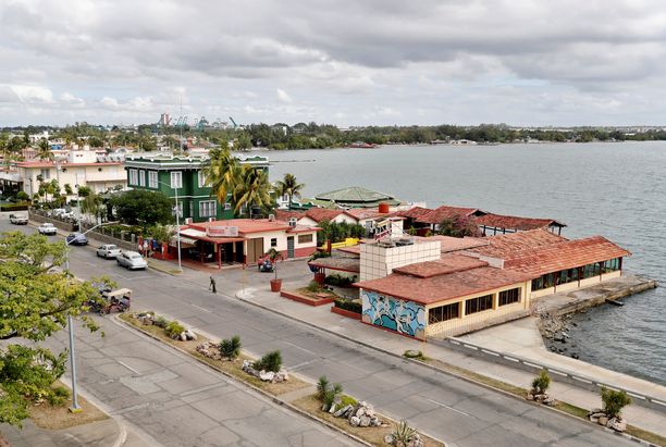 Aaltoja saattaa syntyä satojen kilometrien päähän maanjäristyspaikasta. Kuvassa Kuuban Cienfuegos.