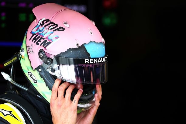 Daniel Ricciardo ajaa formuloita Renaultin tallissa, mutta kuinka vanha australialaiskuljettaja on?
