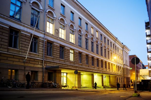 Helsingin yliopisto keräsi myös viime vuonna kaikista korkeakouluista suurimmat hakijamäärät. Kuvassa yliopiston päärakennus.