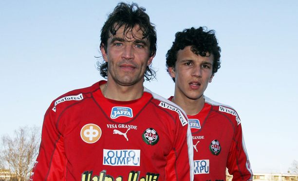 Roman Eremenko pelasi yhdessä isänsä Alexein kanssa Jarossa 2005, jolloin hän siirtyi Udineseen.