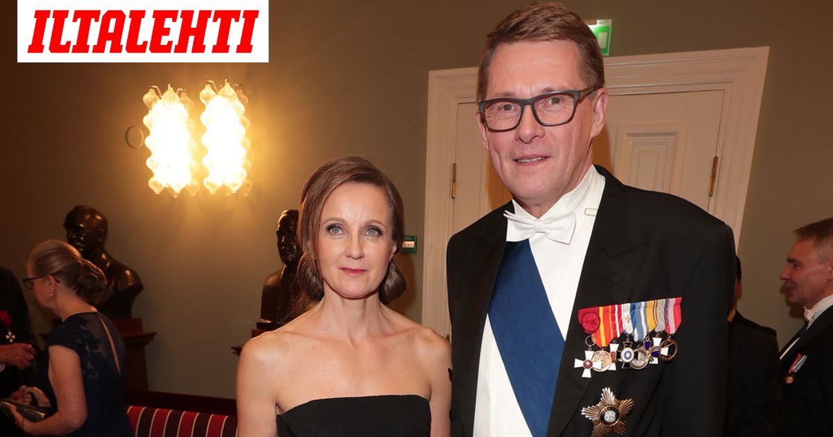 Mita Eleganssia Matti Vanhasen Naisystava Edusti Linnassa