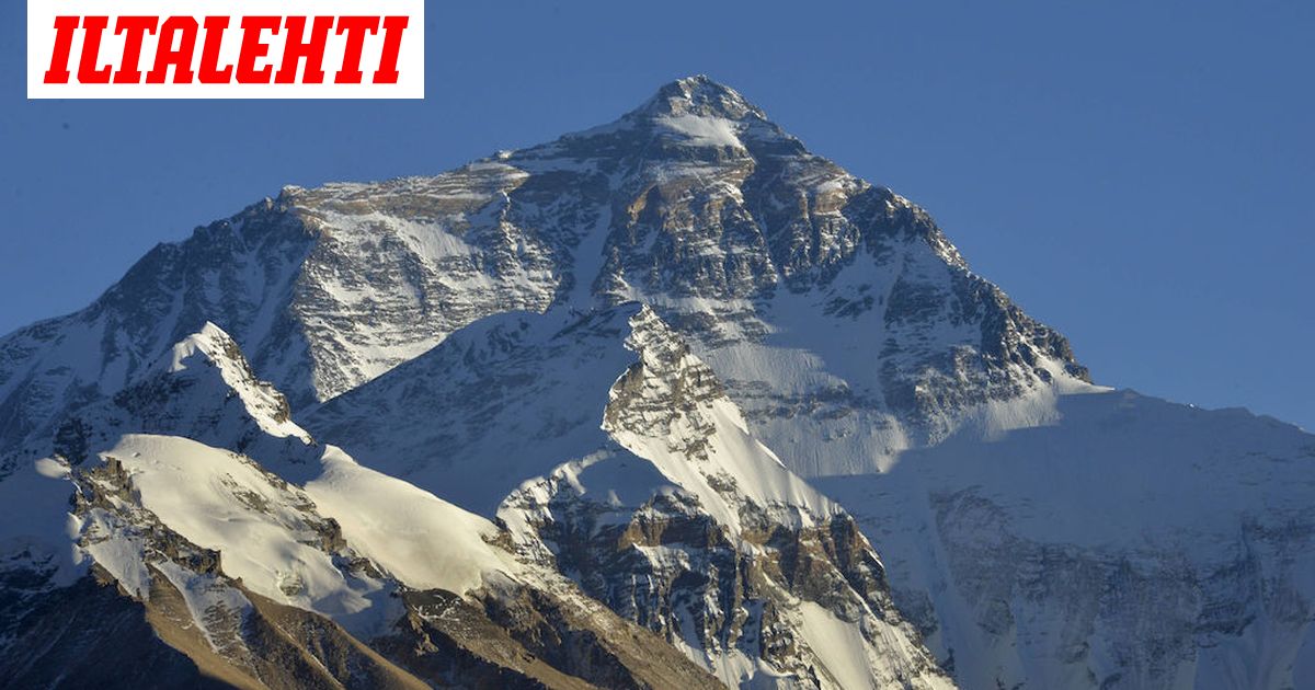 Kolme vuorikiipeilijää kuoli Mount Everestillä