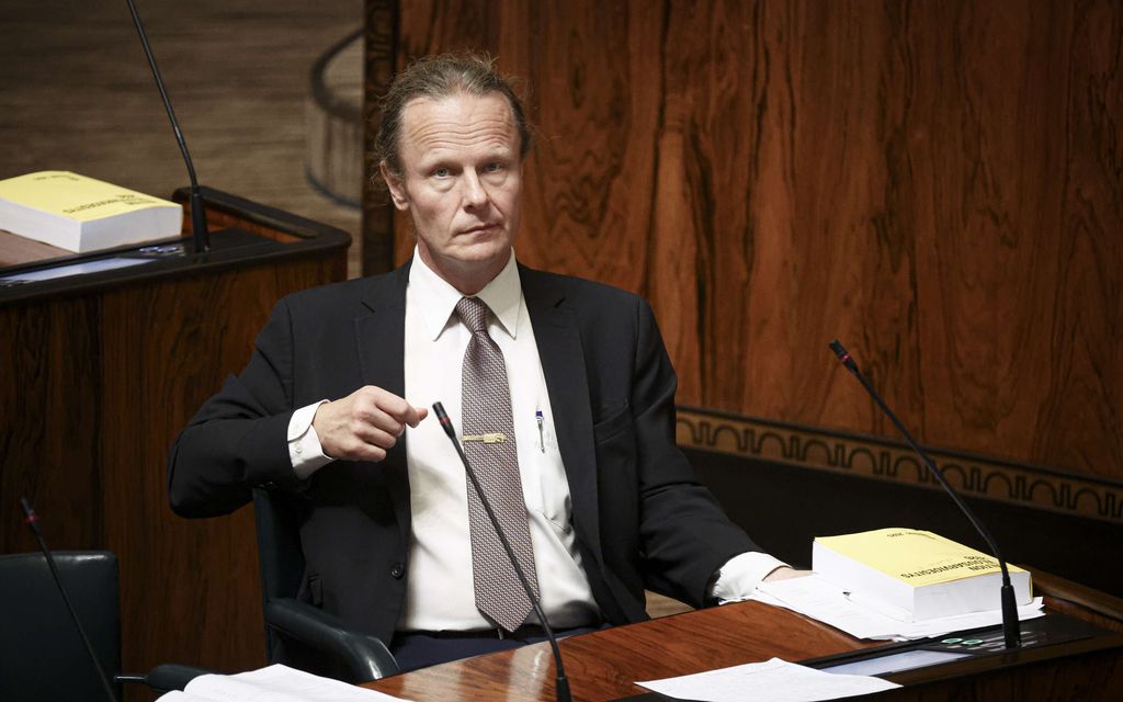 HS: Silmien­venyttelykohu päätyi sarjakuva­lehteen Japanissa