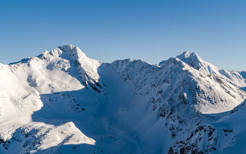 Lumivyöry hiihto­keskuksessa Itävallassa – kymmenen ihmistä kateissa