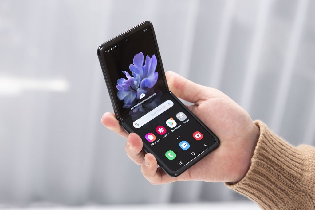 Vietimme 2 päivää Samsungin taittuvanäyttöisen simpukkapuhelimen kanssa – mitä 1550 euron laitteesta jäi käteen?