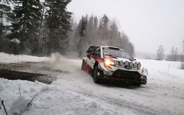 Kalle Rovanperä testaa lumella: Toyota Yaris WRC Keski ...