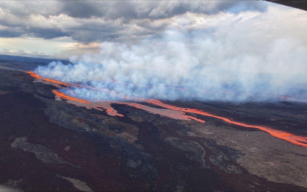 Maailman suurin aktiivinen tulivuori purkautuu Havaijilla