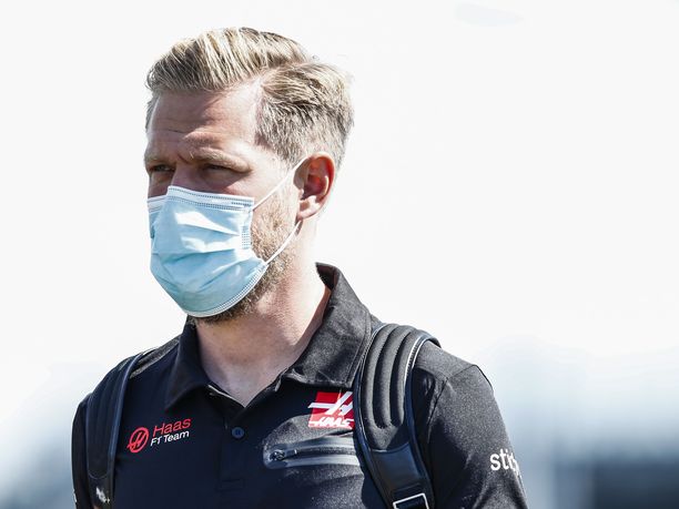 Haas-kuski Magnussen lopetti polvistumiset.
