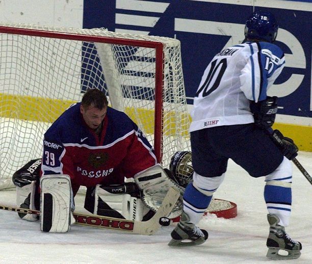Maksim Sokolov valittiin jääkiekon MM-kisojen tähdistöön keväällä 2002.