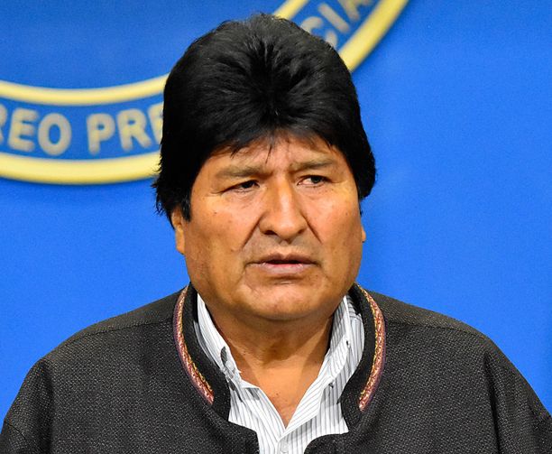 Bolivian väistyvä presidentti Evo Morales on noussut varhain tiistaiaamuna Suomen aikaan sotilaslentokoneeseen määränpäänään Meksiko. 
