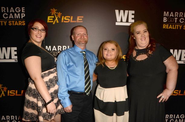 Oikealta vasemmalle: Layrun Efird, Mike ”Sugar Bear” Thompson, Alana Thompson ja June ”Mama June” Shannon vuonna 2015.