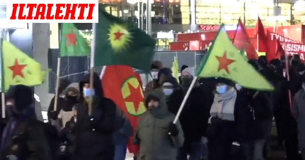 Poliisi kielsi kurdiliput Helsinki ilman natseja -kulkueessa – aktivisti  huolissaan