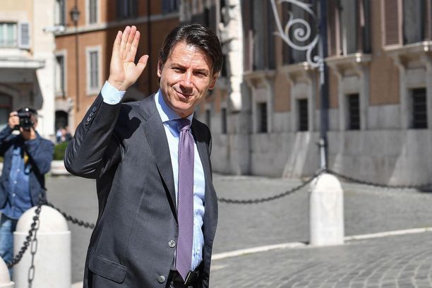 Italian pääministeriksi nimitettiin politiikan ulkopuolelta tullut oikeustieteen professori Giuseppe Conte.