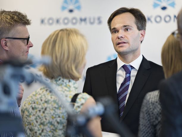 Sisäministeri Kai Mykkänen (kok) sai tiistaina moitteet oikeuskansleri Tuomas Pöystiltä,
