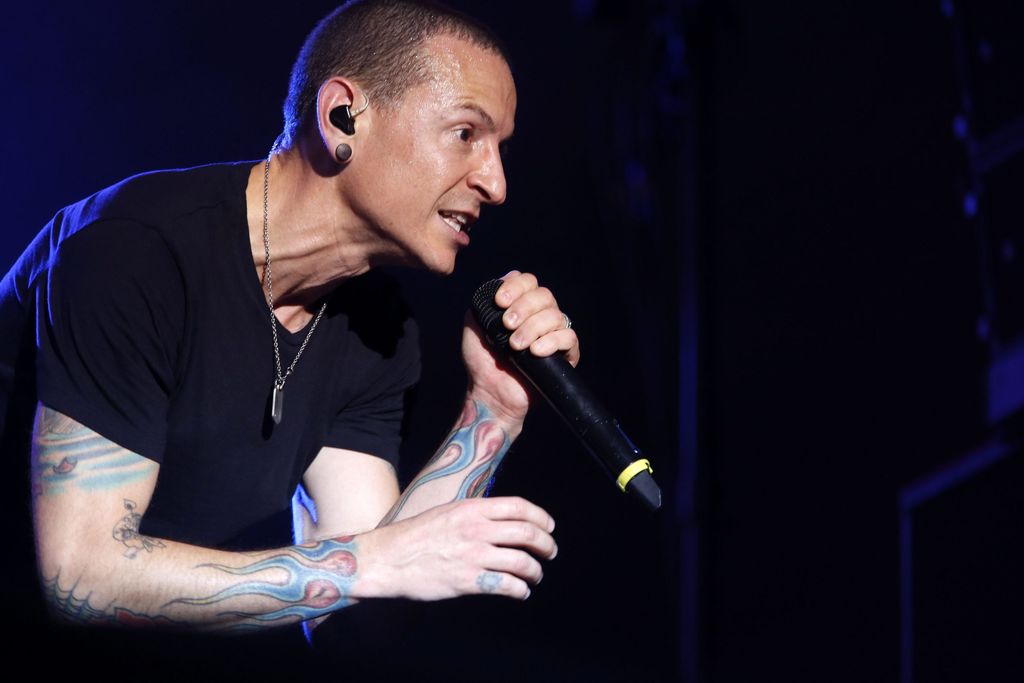 Linkin Park -tähti Chester Bennington olisi täyttänyt 45 vuotta – leski muistelee koskettavalla videolla
