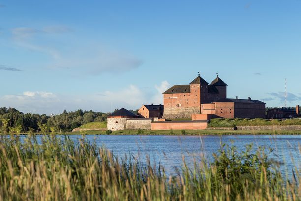 Suomen keskiaikaiset linnat - hauskimmat tarinat