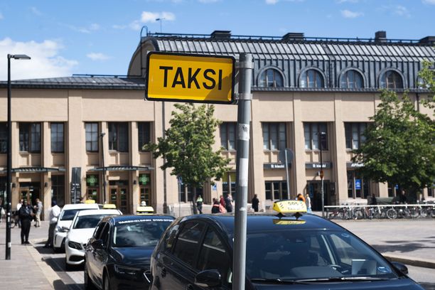 Helsinki: Taksikuskit käyttäytyivät törkeästi tolpalla