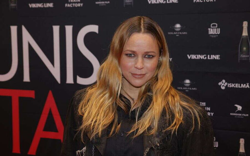 Vauva-arkea elävä Paula Vesala asteli punaiselle matolle – ”Olen tosi onnellinen”