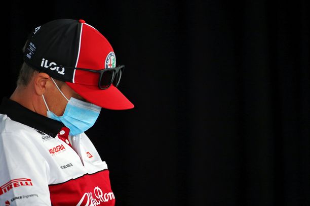 Kimi Räikkönen otti rennosti torstaina Hungaroringillä. 