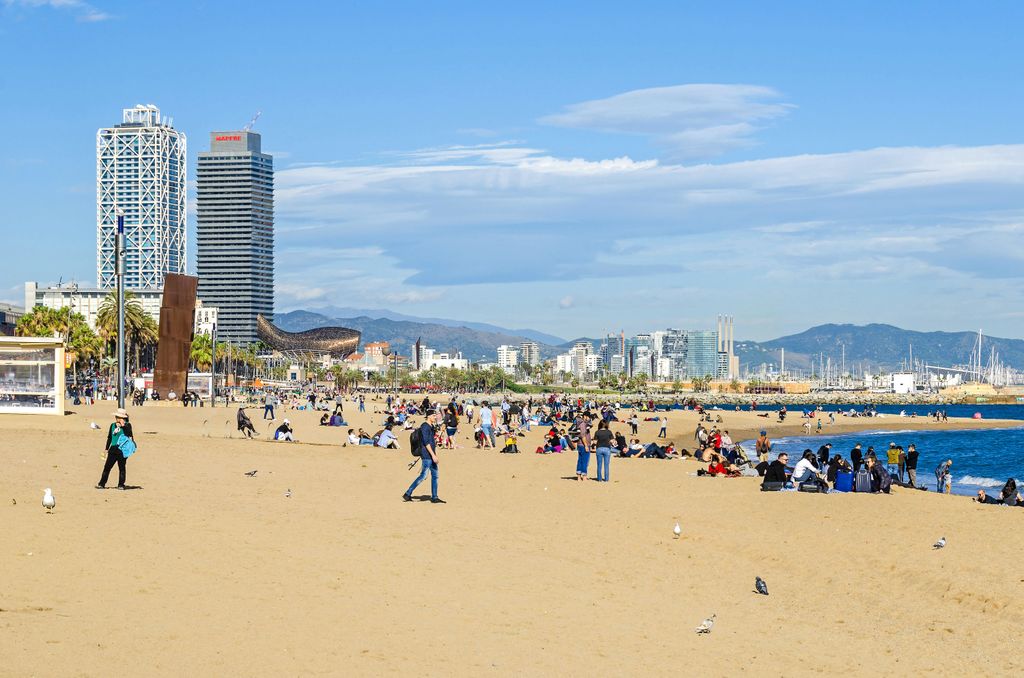 Barcelona kieltää tupakoinnin neljällä uimarannalla