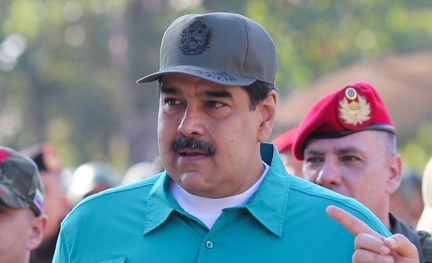 Venezuelan presidentti Nicolas Maduro pitää kiinni vallastaan, vaikka Yhdysvallat ja Eurooppa tukevat Juan Guaidoa presidentiksi.