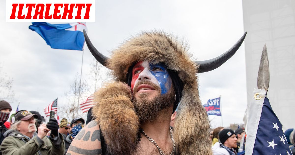 Jake Angeli rynnisti USA:n kongressiin sarvet päässä
