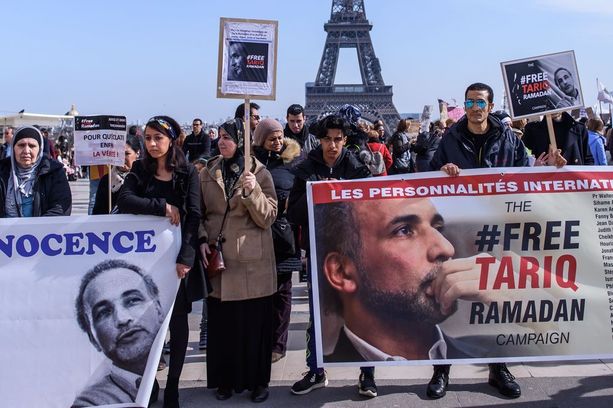 Tariq Ramadanin vapauttamista vaativat kannattajat marssivat Pariisissa kaksi viikkoa sitten.