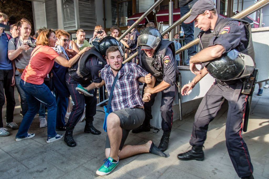 Yli tuhat ihmistä pidätettiin Venäjän eläkeprotesteissa - eniten ihmisiä otettiin kiinni Pietarissa